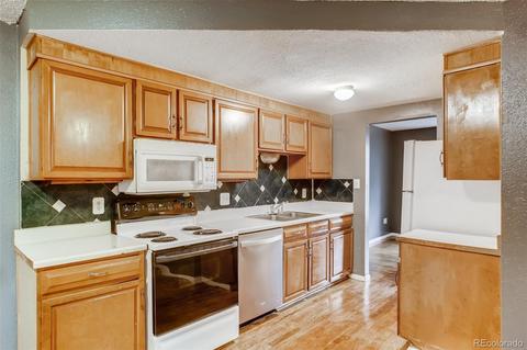 11905 E Canal Dr, Aurora, CO 80011 photo 8