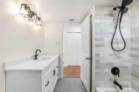 3315 S Monaco St #B, Denver, CO 80222