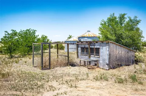 Exterior - 45501 E 38th Ave, Bennett, CO 80102 photo 4 of 5