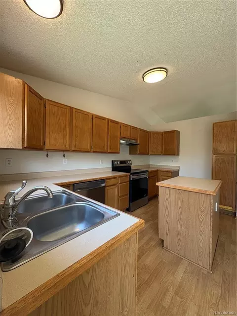 Kitchen - 17900 E Brown Pl, Aurora, CO 80013 photo 2 of 2
