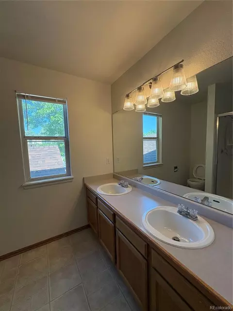 Bath - 17900 E Brown Pl, Aurora, CO 80013 photo 2 of 3