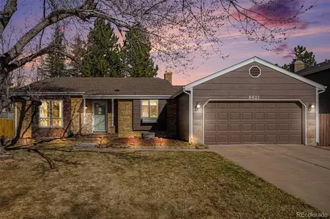 8621 W Hinsdale Pl, Littleton, CO 80128