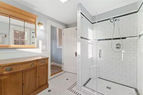 Bath - 2815 Curtis St, Denver, CO 80205 photo 1 of 8