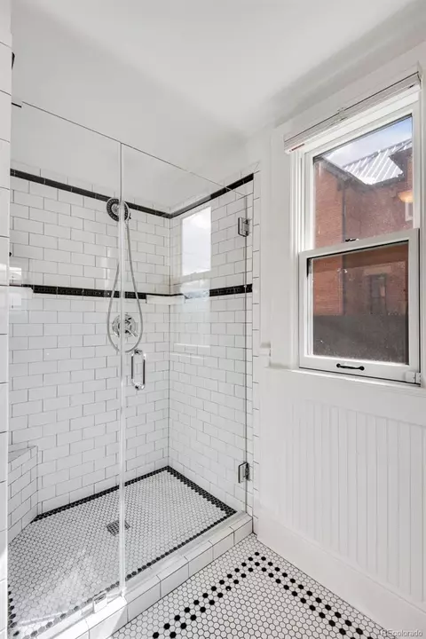 Bath - 2815 Curtis St, Denver, CO 80205 photo 2 of 8
