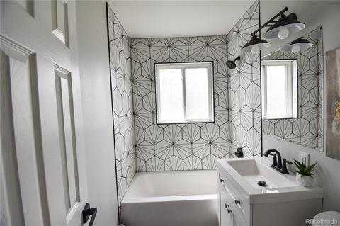 5660 E Flora Pl, Denver, CO 80222 photo 13
