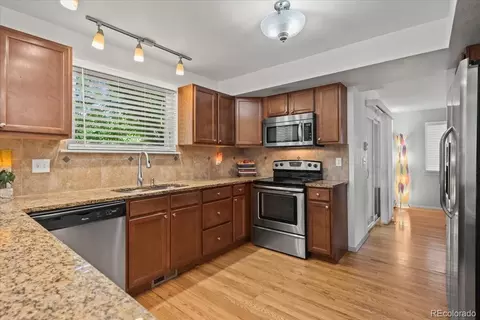 8060 Meadowdale Sq, Longmont, CO 80503