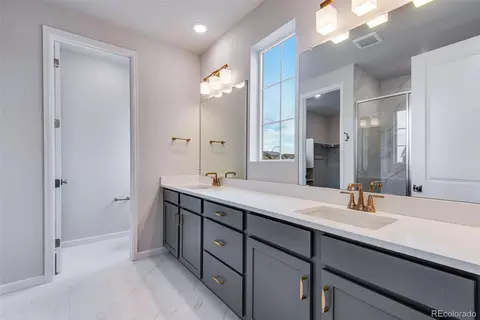 Bath - 20573 E 57th Ave, Aurora, CO 80019 photo 3 of 5