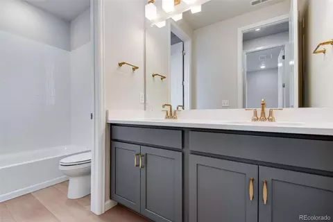 Bath - 20573 E 57th Ave, Aurora, CO 80019 photo 2 of 5