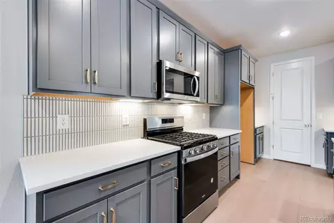 Kitchen - 20573 E 57th Ave, Aurora, CO 80019 photo 4 of 6