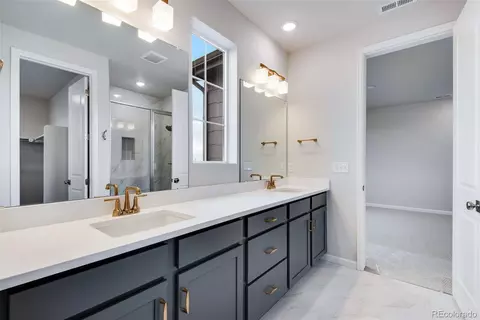 Bath - 20573 E 57th Ave, Aurora, CO 80019 photo 4 of 5