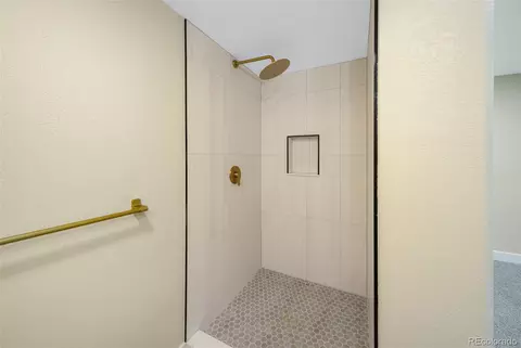 Bath - 19537 E 18th Ave, Aurora, CO 80011 photo 4 of 5