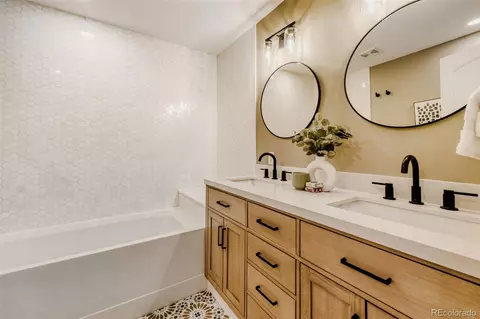 Bath - 16762 E Prentice Cir, Centennial, CO 80015 photo 4 of 5
