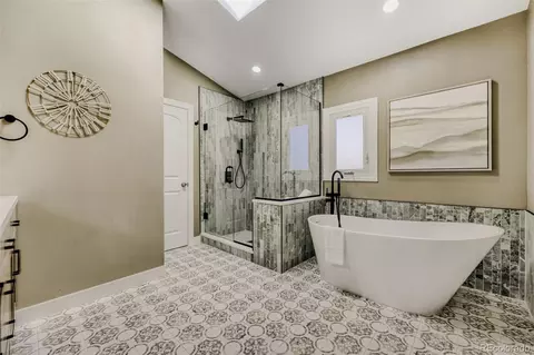 Bath - 16762 E Prentice Cir, Centennial, CO 80015 photo 2 of 5