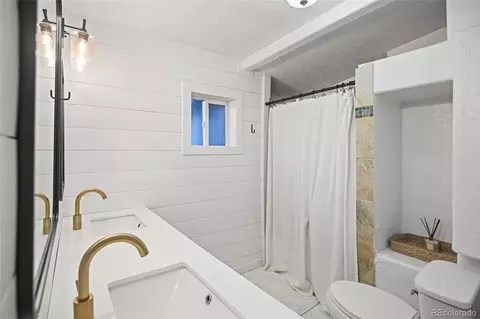 Bath - 6473 S Ross Rd, Morrison, CO 80465 photo 3 of 3