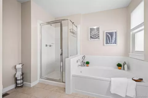 Bath - 18809 E Whitaker Cir, Aurora, CO 80015 photo 2 of 4