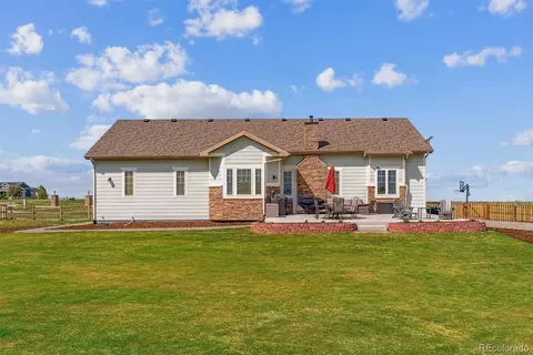 527 Antelope Dr E, Bennett, CO 80102 photo 4