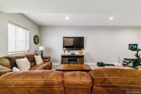 527 Antelope Dr E, Bennett, CO 80102 photo 17