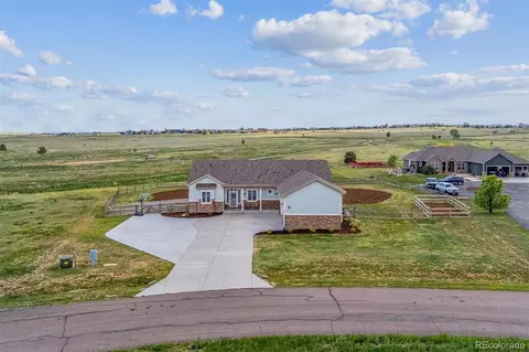 527 Antelope Dr E, Bennett, CO 80102 photo 2