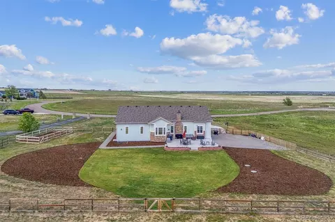 527 Antelope Dr E, Bennett, CO 80102 photo 3