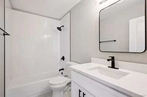 Bath - 17208 E Florida Pl, Aurora, CO 80017 photo 2 of 3