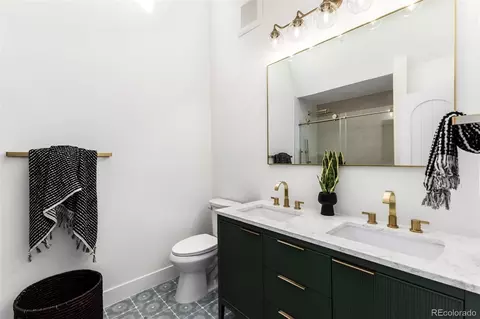 Bath - 7302 Island Cir, Boulder, CO 80301 photo 3 of 5