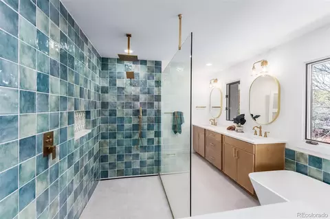 Bath - 7302 Island Cir, Boulder, CO 80301 photo 1 of 5