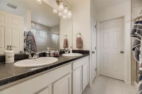 Bath - 21865 E 44th Pl, Aurora, CO 80019 photo 2 of 4