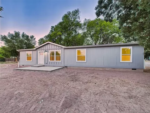 290 E Kipling Dr, Pueblo, CO 81007 photo 2
