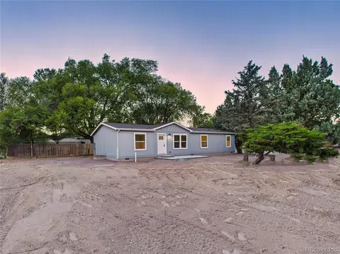 290 E Kipling Dr, Pueblo, CO 81007 photo 1