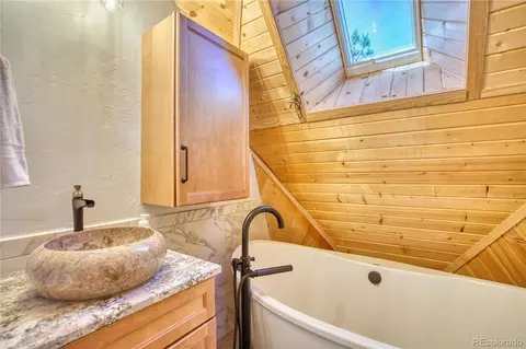 Bath - 3652 Blue Mountain Trl, Lyons, CO 80540 photo 2 of 2