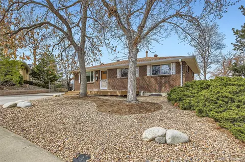 5669 Johnson Ct, Arvada, CO 80002 photo 2