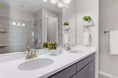 Bath - 27884 E 9th Ln, Aurora, CO 80018 photo 2 of 3
