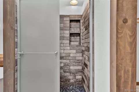 Bath - 493 E 16th Ave, Longmont, CO 80504 photo 3 of 7