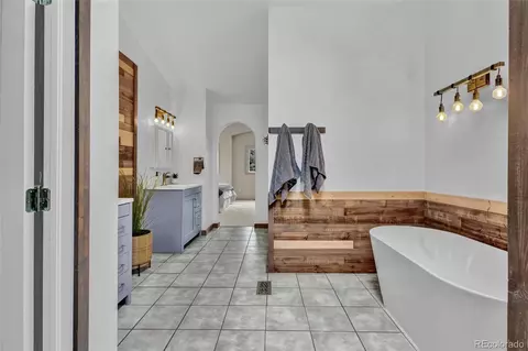 Bath - 493 E 16th Ave, Longmont, CO 80504 photo 1 of 7