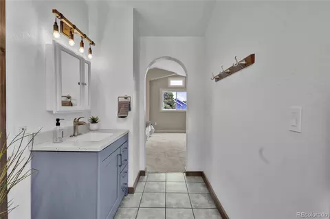 Bath - 493 E 16th Ave, Longmont, CO 80504 photo 6 of 7