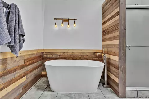 Bath - 493 E 16th Ave, Longmont, CO 80504 photo 4 of 7