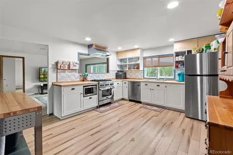 Kitchen - 26274 Cornelius St, Conifer, CO 80433 photo 2 of 5