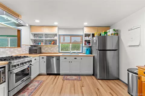 Kitchen - 26274 Cornelius St, Conifer, CO 80433 photo 3 of 5