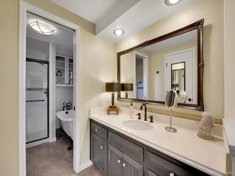 Bath - 3790 E Nobles Rd, Centennial, CO 80122 photo 2 of 4