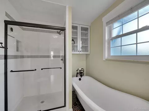 Bath - 3790 E Nobles Rd, Centennial, CO 80122 photo 3 of 4