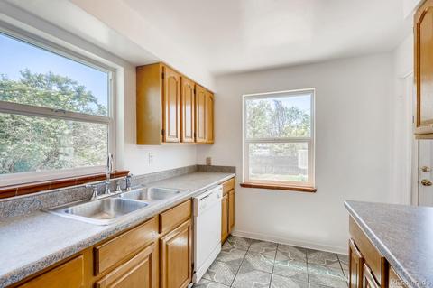 10498 E 10th Ave, Aurora, CO 80010 photo 9