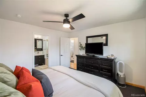 Bedroom - 8895 E Radcliff Ave, Denver, CO 80237 photo 2 of 4