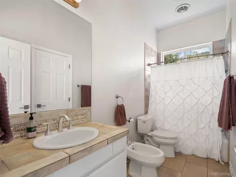 Bath - 5386 Tiger Bend Ln, Morrison, CO 80465 photo 3 of 4