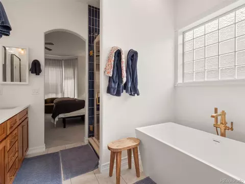 Bath - 5386 Tiger Bend Ln, Morrison, CO 80465 photo 2 of 4