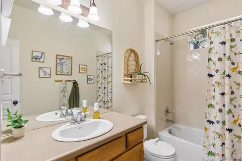 Bath - 154 Oneida Ct, Denver, CO 80220 photo 4 of 4