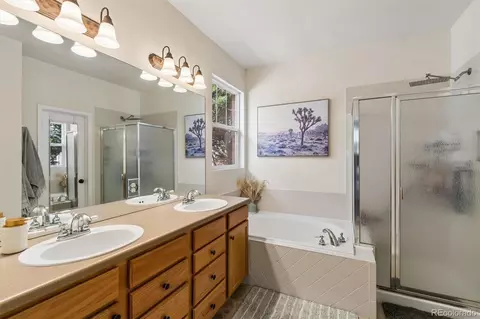 Bath - 154 Oneida Ct, Denver, CO 80220 photo 2 of 4