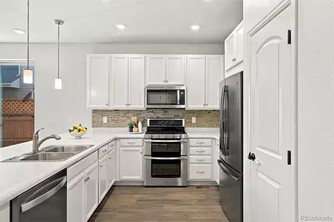 Kitchen - 11460 E 26th Ave, Aurora, CO 80010 photo 2 of 3