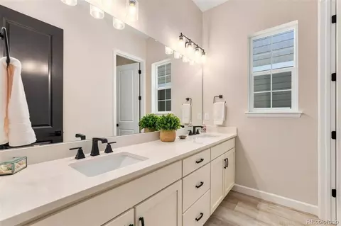 Bath - 24663 E 36th Ave, Aurora, CO 80019 photo 4 of 5