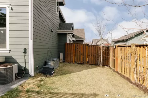 Exterior - 8072 E 49th Pl, Denver, CO 80238 photo 4 of 8