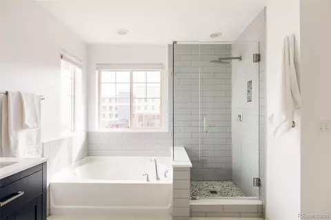 Bath - 8072 E 49th Pl, Denver, CO 80238 photo 3 of 5